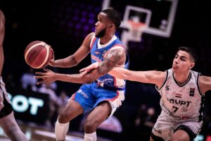 DELEGACION DOMINICANA DE BASKET ARRIBA A MIAMI
