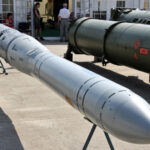 Ucrania ha encontrado la ruta europea que está armando a Rusia: filtros de cigarrillos que se convierten en misiles