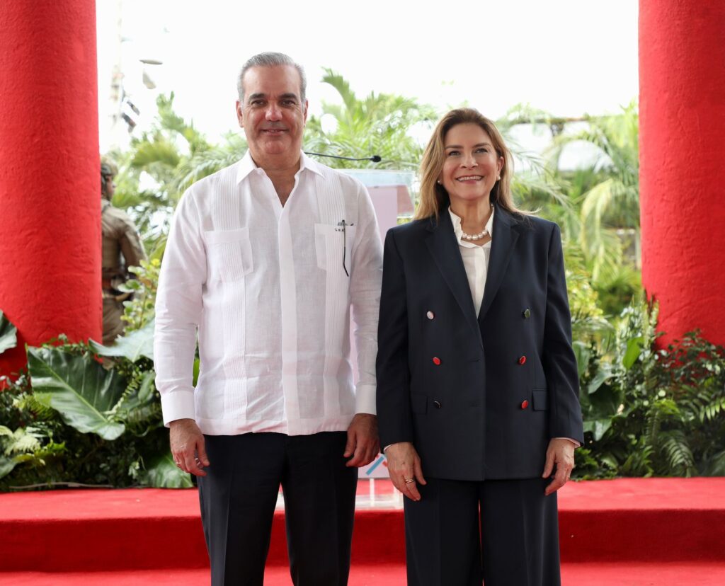 EL PRESIDENTE LUIS ABINADER ANUNCIA LA CONSTRUCCION DE APARTAMENTOS EN VILLAMONTELLANO