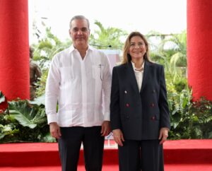 EL PRESIDENTE LUIS ABINADER ANUNCIA LA CONSTRUCCION DE APARTAMENTOS EN VILLAMONTELLANO