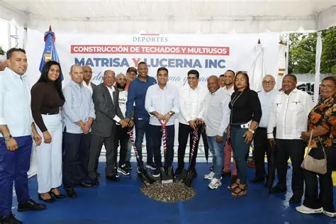 MINISTRO DEPORTE INICIA REONSTRUCCION MULTIUSO EN HERMANAS MIRABAL