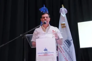 RAQUEL PEÑA Y ROBERTO ANGEL SALCEDO CLAUSURAN FERIA CULTURA DE SANTIAGO 2026