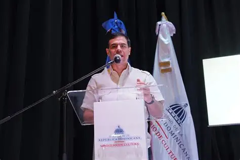 RAQUEL PEÑA Y ROBERTO ANGEL SALCEDO CLAUSURAN FERIA CULTURA DE SANTIAGO 2026