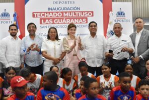 VICEPRESIDENTA RAQUEL PEÑA Y MINISTRO DE DEPORTE KELVIN CRUZ ENTREGAN MULTIUSO EN VILLA LIBERACION