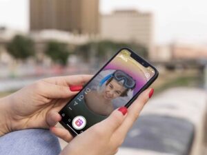 high-angle-hands-holding-device-ec7441be-focus-0-0-400-300