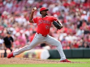 mlb-jose-soriano-se-convirtio-en-el-primero-con-cuatro-tirunfos-bb524cba-focus-0.06-0.64-400-300