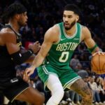 Celtics vencen a los Raptors y mantienen ventaja sobre Knicks