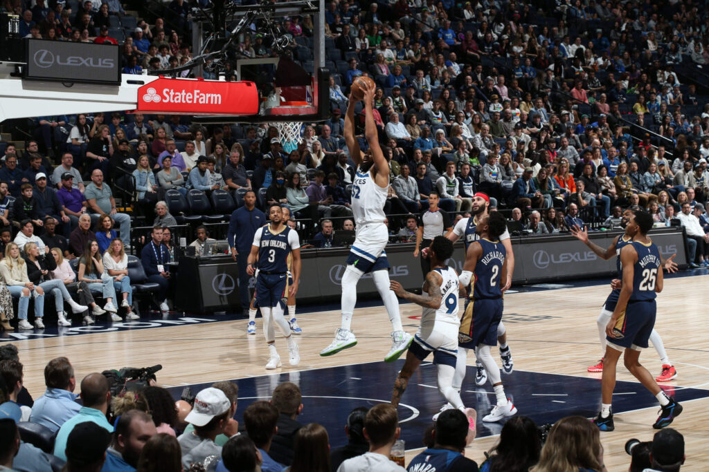 EL DOMINICANO KARL ANTHONY SE HA CONVERTIDO EN UNA PIEZA CLAVE EN LAS ASPIRACIONES DEL CAMPEONATO DE LOS KNICKS DE NUEVA YORK.