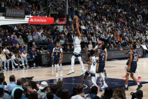 EL DOMINICANO KARL ANTHONY SE HA CONVERTIDO EN UNA PIEZA CLAVE EN LAS ASPIRACIONES DEL CAMPEONATO DE LOS KNICKS DE NUEVA YORK.