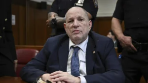 el-exproductor-de-cine-harvey-weinstein-comparece-en-su-nuevo-juicio-en-el-tribunal-penal-de-manhattan-en-nueva-york.r_d.1571-712
