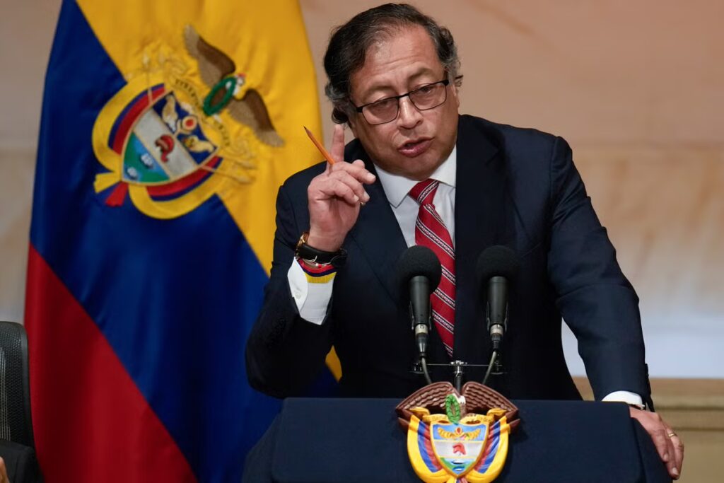 PRESIDENTE SALIENTE DE COLOMBIA PUBLICA HEIL HITTLER Y TODA AMERICAL LATINA SE OPONE