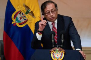 PRESIDENTE SALIENTE DE COLOMBIA PUBLICA HEIL HITTLER Y TODA AMERICAL LATINA SE OPONE