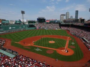fenway-park-en-boston-tiene-114-anos-y-el-estadio-quisqueya-71-5133a845-focus-0-0-400-300