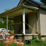 Entre excrementos y confinados en una sola habitación: rescatan en Ohio a 16 niños que vivían en peores condiciones que «el ganado»