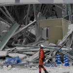 Edificios colapsados, explosiones… Las impactantes imágenes del terremoto de 7,1 que sacudió el sur de Japón