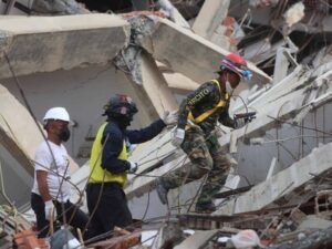 rescatistas-venezuela-efe-f895bf11bacabb69995a143f2daaf52ff4583afbw-4885e1a7-focus-0-0-400-300