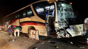 DESENLACE FATAL CHOCAN AUTOBUS CONTRA CAMION EN PUNTA CANA