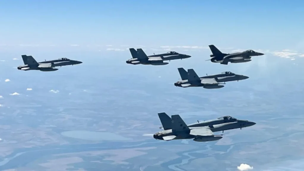 espana-participa-con-sus-f-18-en-la-mision-de-la-policia-aerea-de-la-otan-en-islandia