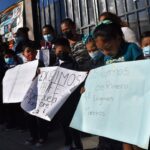 Conflictos por terrenos y 14 años sin escuela llevan protesta hasta el Palacio