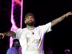 arcangel-revela-a-rosalia-que-se-enamoro-de-una-fanatica-5900de11-focus-0-0-400-300