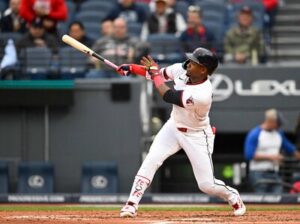 mlb-angel-martinez-decide-el-triunfo-para-los-guardianes-09cb6a94-focus-0.37-0.29-400-300