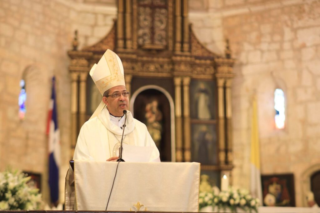 MONSEÑOR TOMAS MOREL DIPLAN ASUME COMO ARZOPISPO