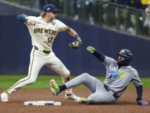 milwaukee-da-el-primer-golpe-en-el-inicio-de-la-serie-mundial-f39bc084-focus-0-0-400-300
