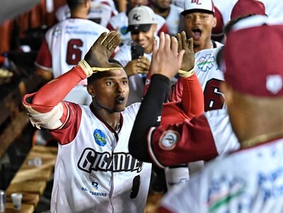 peralta-controlo-a-las-aguilas-y-gigantes-ganan-en-apertura-4-1-b7d6310c-focus-min0.19-0.37-400-300-1